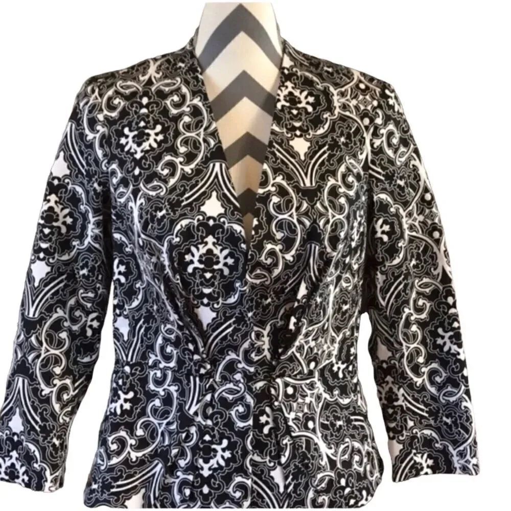 NWT New York & Company Jacket. Size 6 Black & White